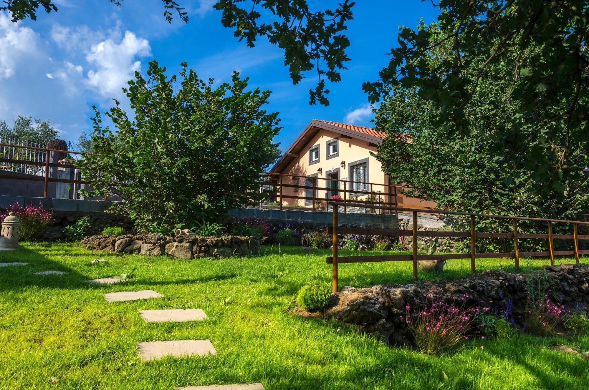 Villa Del Gelso Chalet Nel Parco Delletna Mascali Buitenkant foto