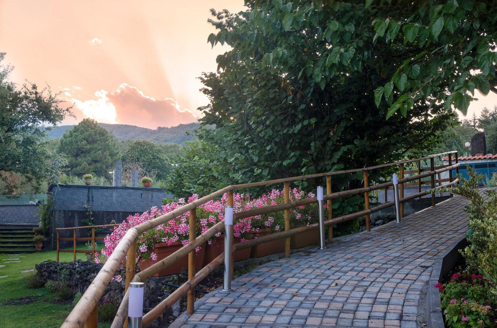 Villa Del Gelso Chalet Nel Parco Delletna Mascali Buitenkant foto